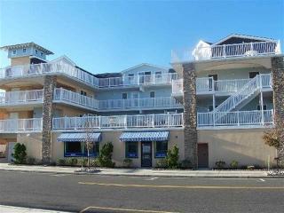 100 17th Ave, Wildwood Crest, NJ 08260-5531