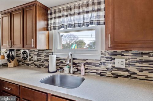 24 Robert Ct, Auburn NJ  08085-1542 exterior