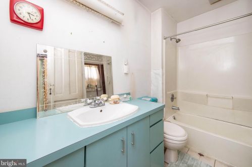 52 Chestnut Ave, Camden NJ  08109-2505 exterior