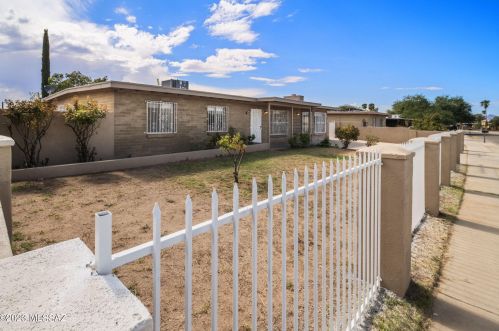 2202 Honeysuckle St, Tucson, AZ 85706-2416