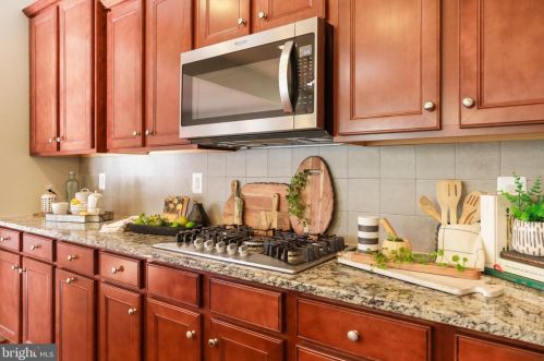 445 Lord Fairfax St, Charles Town WV  25414-2603 exterior