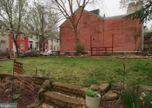 409 Boas St, Harrisburg PA 17103-1716 exterior