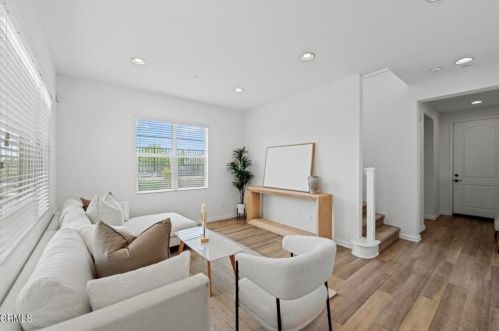 21985 Propello Dr, Santa Clarita, CA 91350-8546