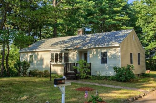 35 Birchwood Rd, Wilmington, MA 01887-4017