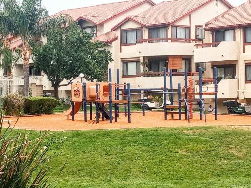 18165 Sundowner Way, Santa Clarita CA  91387-4379 exterior