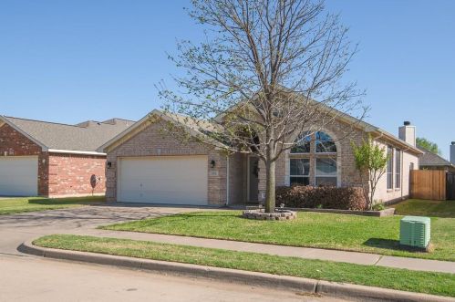 8312 Winter Falls Trl, Hurst, TX 76053-7451