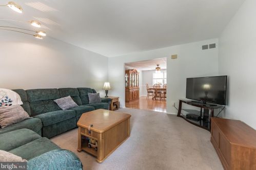 286 Pamela Cir, Harleysville, PA 19438-1913