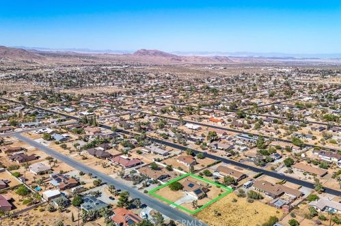 7645 Victoria Ave, Yucca Valley CA  92284-6152 exterior