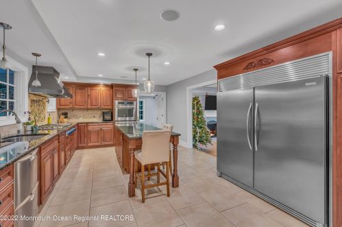 34 Windsor Dr, Little Silver NJ  07739-1311 exterior