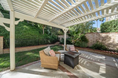 22114 Pamplico Dr, Santa Clarita CA  91350-2186 exterior
