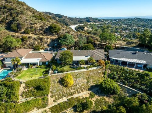 2755 Valle Vista Dr, Glendale CA  91206-4720 exterior