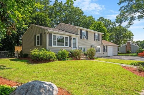 6 Kennedy Dr, Coventry RI 02816-5214 exterior