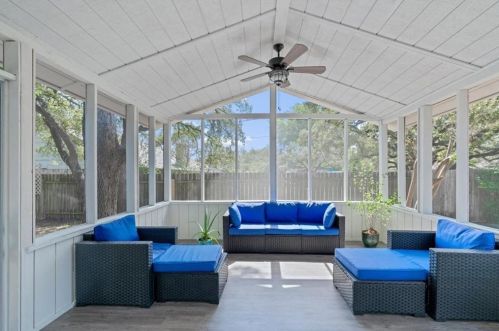 9626 Braeburn Gln, Austin TX 78729-2710 exterior