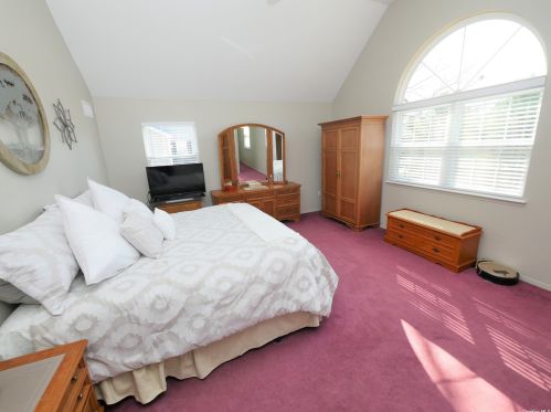 5 Minto Ct, South Setauket NY  11720-2884 exterior