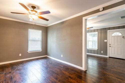 2202 Chestnut Ave, Fort Worth TX  76164-7953 exterior