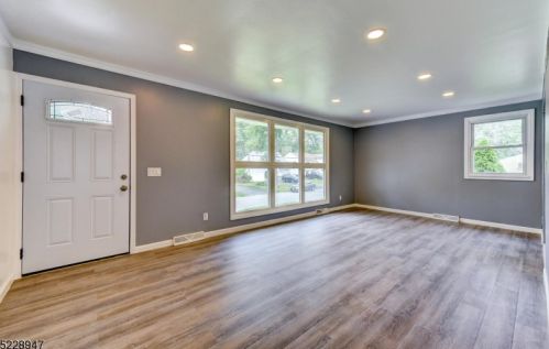 124 Camden Rd, Parsippany NJ  07054-3107 exterior