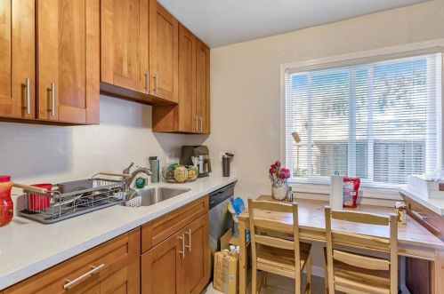416 Poplar Ave, Redwood City CA  94061-3019 exterior