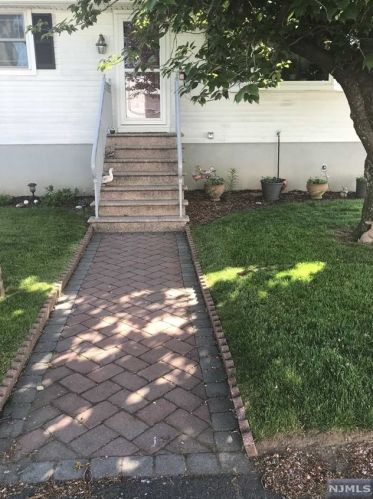 14 Ray Ave, West Paterson, NJ 07424-2525