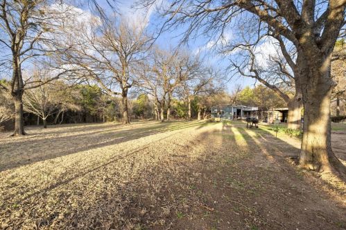 4951 Joe Wilson Rd, Midlothian TX  76065-4518 exterior