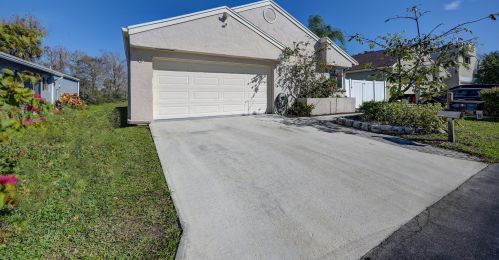 3 Chesterfield Dr, Boynton Beach, FL 33426-7608