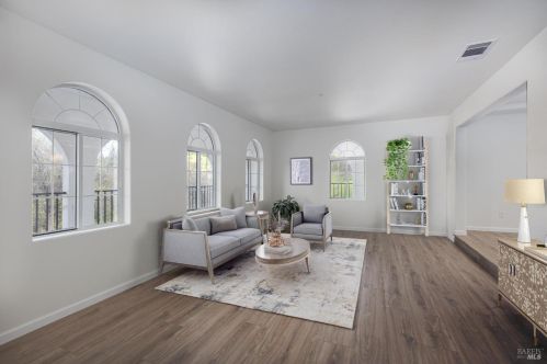 385 Vine St, Vacaville CA  95688-8704 exterior