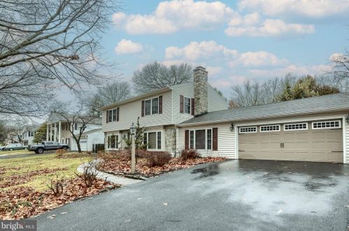 3805 Lamp Post Ln, Camp Hill, PA 17011-1440