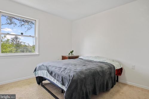 123 Davis Ave, Leesburg VA 20175-3405 exterior