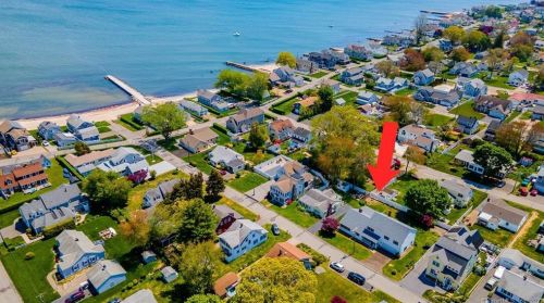 16 Indianola Rd, Niantic, CT 06357-3409