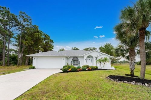 36 Sportsman Ct, Placida, FL 33947-1908