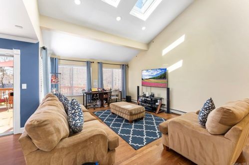 20 Stratford Rd, White Plains NY  10603-2827 exterior