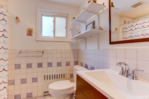 225 Fulton St, Westbury NY  11590-3028 exterior