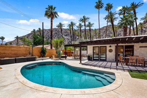 46500 Cameo Palms Dr, La Quinta CA  92253-2016 exterior