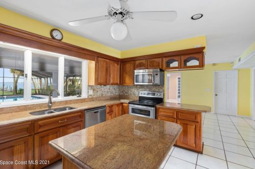 3616 Indian Riv Dr, Cocoa FL 32926-8705 exterior