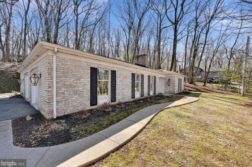 19 Edgehill Rd, Swatara PA  17033-2506 exterior