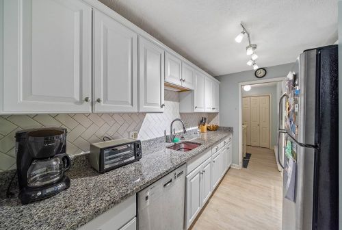 96 Highview Dr, Sandwich, MA 02563-2318