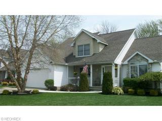 2305 Bay Dr, Willoughby, OH 44094-8064