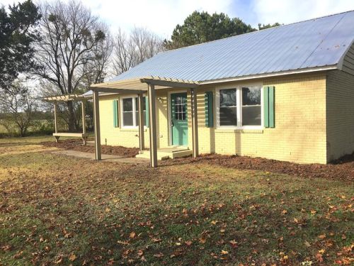 97 New Rd, Burgaw, NC 28425-3114