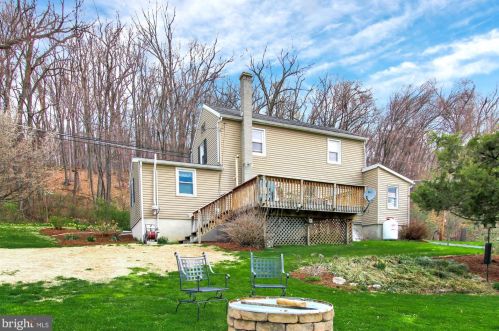 3243 Galen Hall Rd, Swartzville PA  17569-9580 exterior