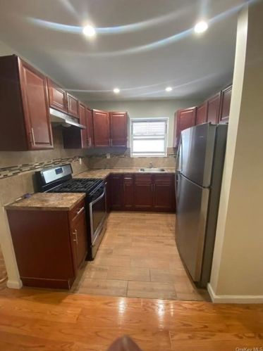 3204 Eastchester Rd, Bronx NY  10469-2703 exterior