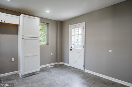 156 Riverview Dr, New Castle DE  19720-2732 exterior