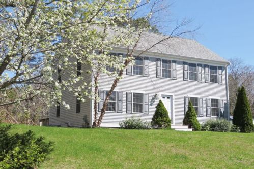 8 Riverhill Rd, Mashpee, MA 02649-2619