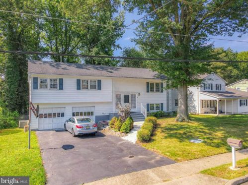 23 Colonial Lake Dr, Trenton, NJ 08648-4108