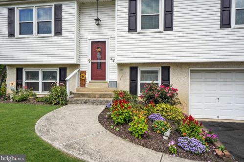 220 Park Dr, Downingtown, PA 19335-2118