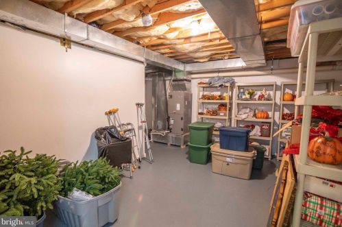 160 Manor Dr, Edinburg VA  22824-3579 exterior