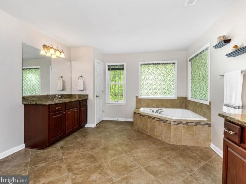 60 Kinsley Ln, Fredericksburg VA  22406-4089 exterior