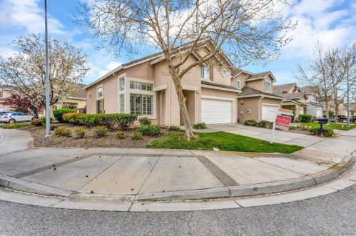 296 Summerfield Dr, Milpitas, CA 95035-6277