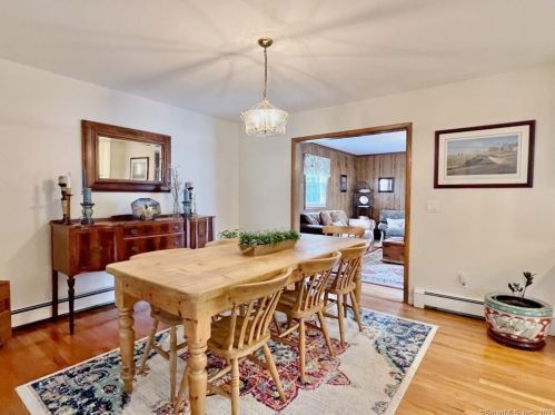 33 Greenleaf Dr, Stamford CT  06902-1722 exterior