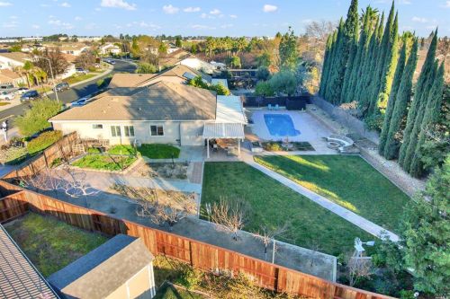 131 Feather Riv Cir, Vacaville CA 95688-8749 exterior