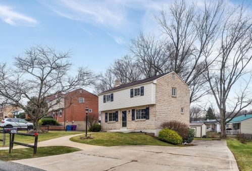 267 Great Smokey Dr, Pittsburgh, PA 15239-2325