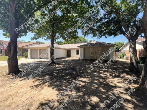 8229 Pearl St, Fort Worth, TX 76180-4732